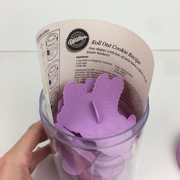 Vtg 1990 Wilton 10 Easter Treats Cookie Cutters Spring Plastic w Orig Container - Picture 8 of 12